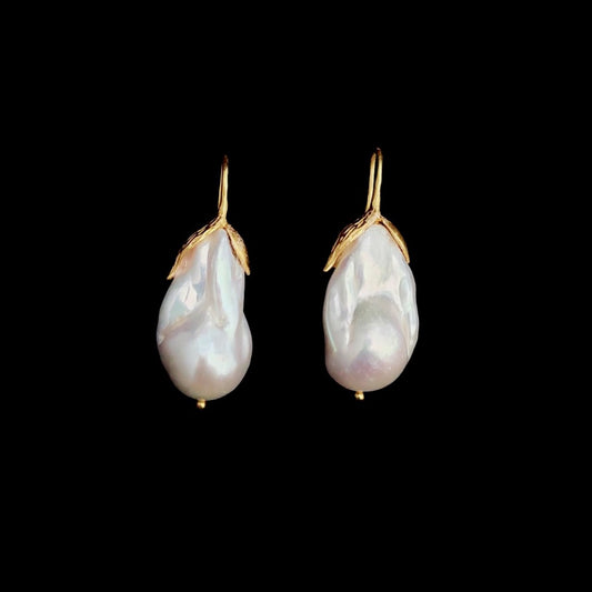 Earring Baroque Leaf Hook Gold 24