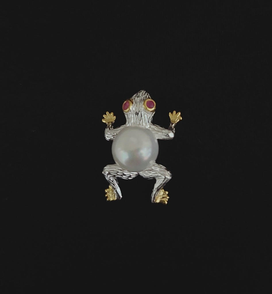 Pendant Pearl Frog