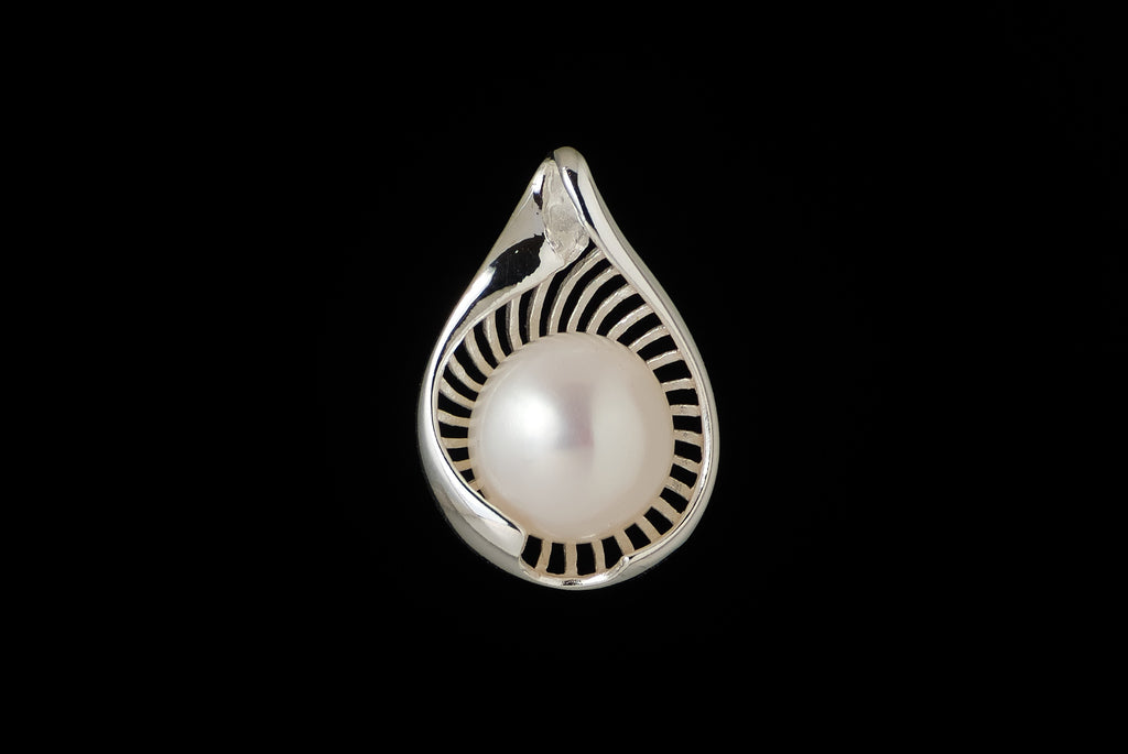 Pendant Pearl Shell Small 2.2cm - Bambu Silver Jewellry