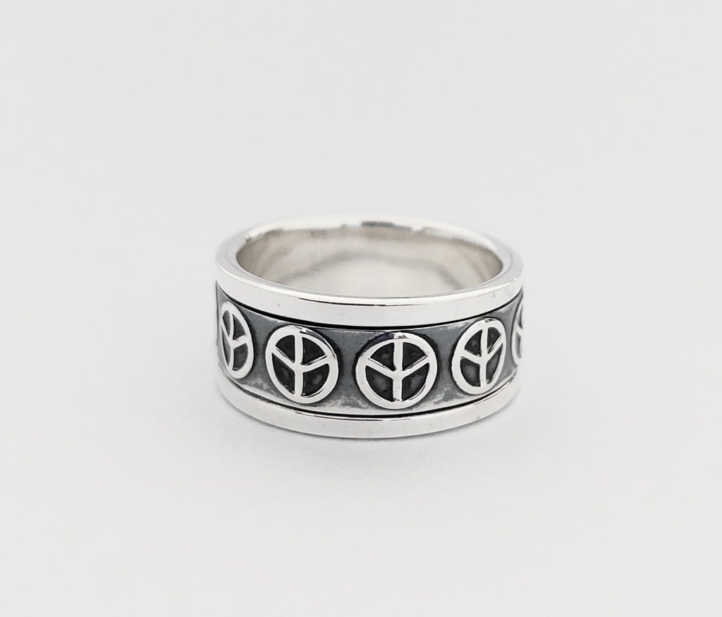 Ring Man Spinnig With Peace 9mm